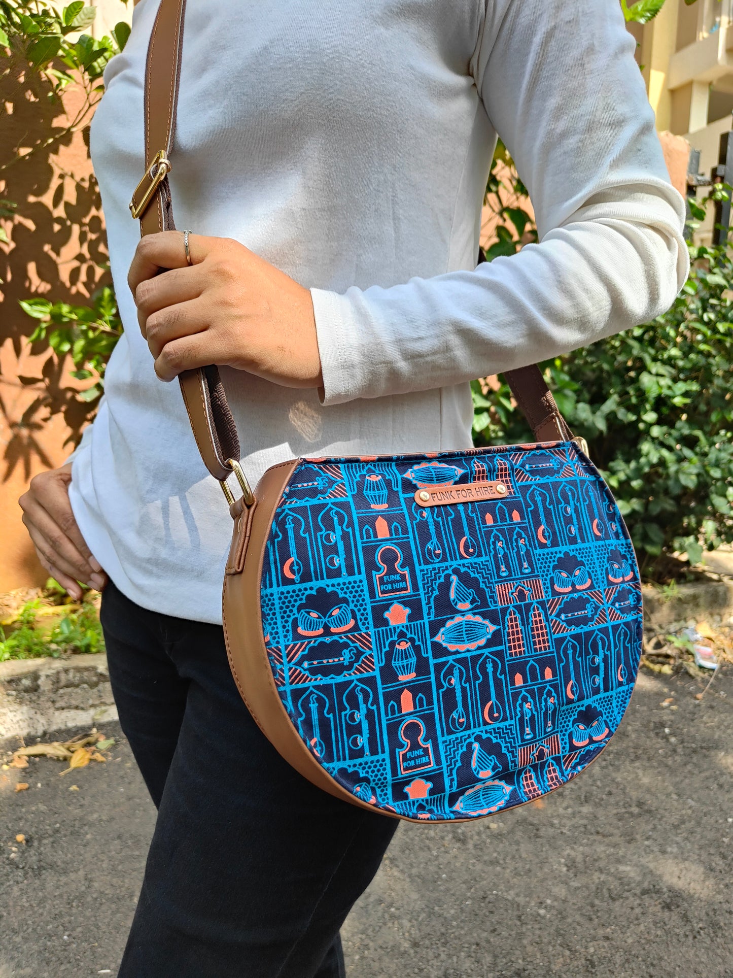 Music Wall Round Sling Bag Navy