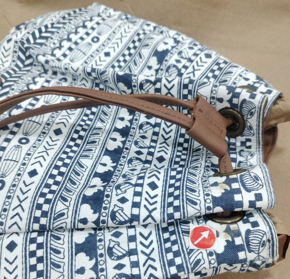 Garage Sale : Drawstring White Sling Bag Music Border-43