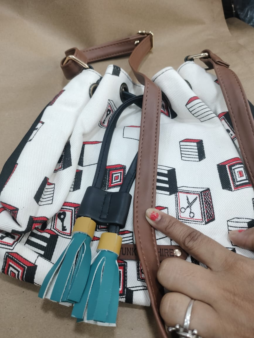 Garage Sale : Drawstring Sling White Match Box-44