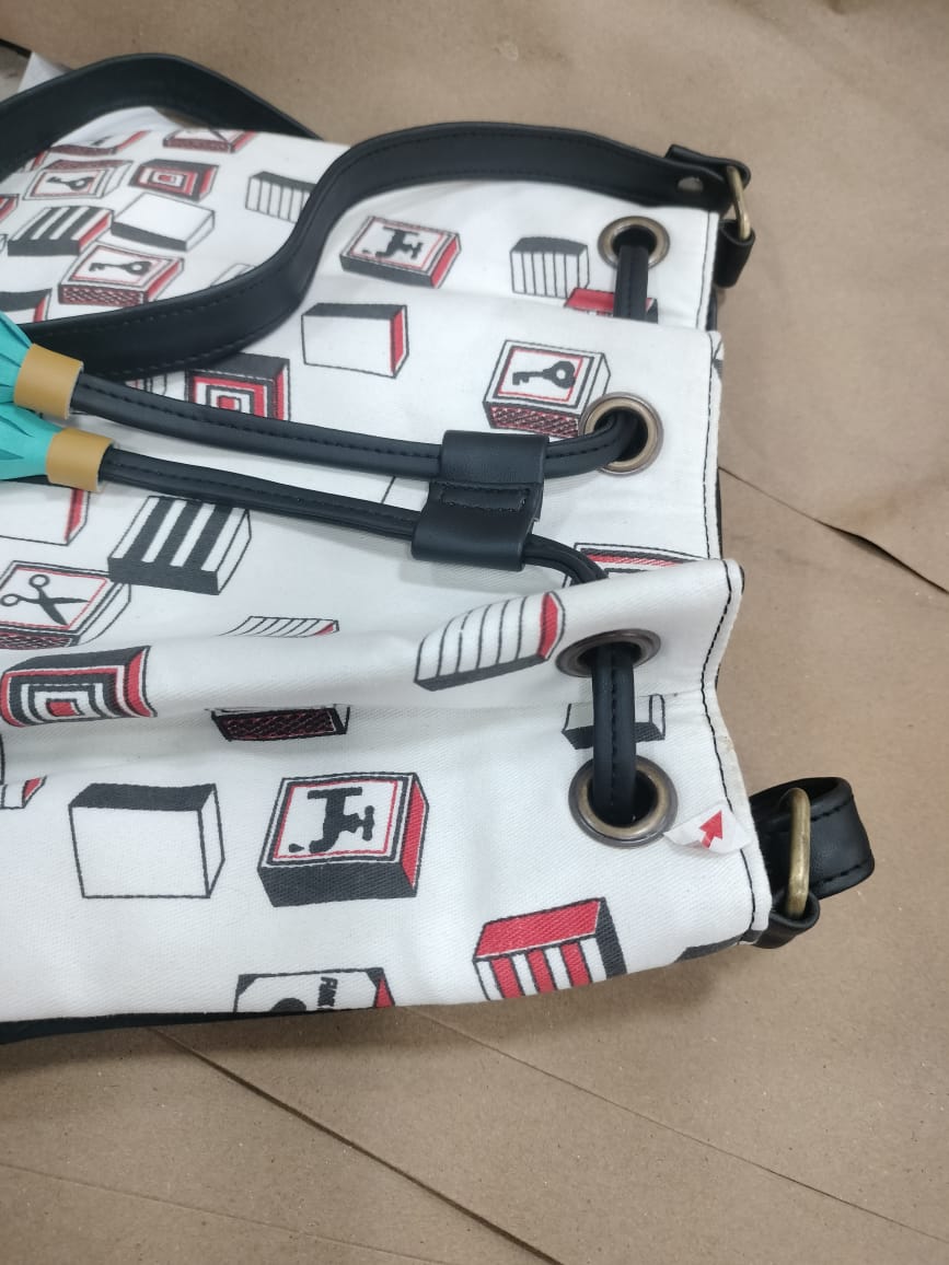 Garage Sale : Drawstring Sling White Match Box-37