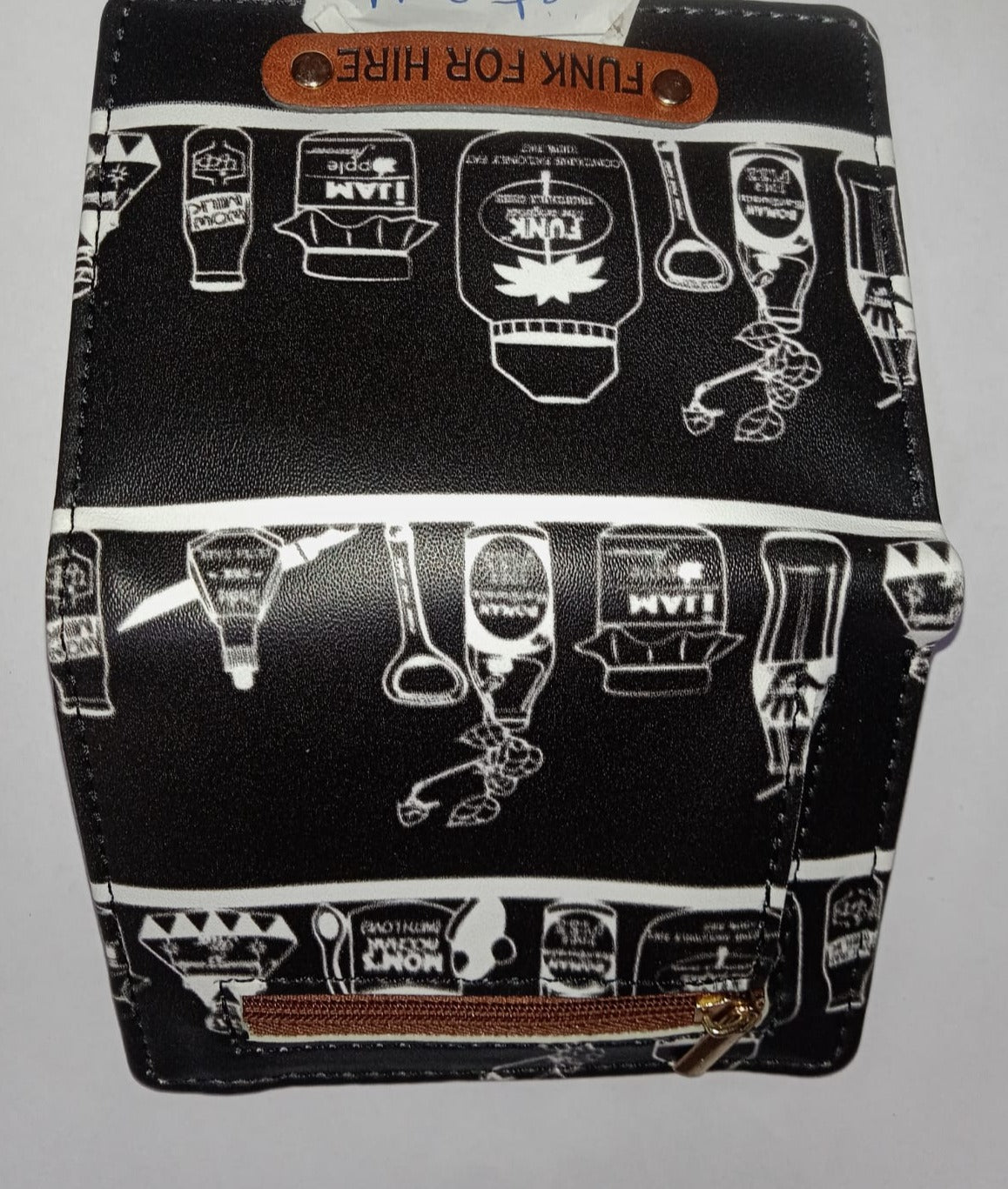 Garage Sale : Bottle Pocket Black Wallet -25