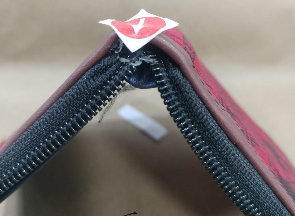 Garage Sale : Square Red Wallet Music Border-58